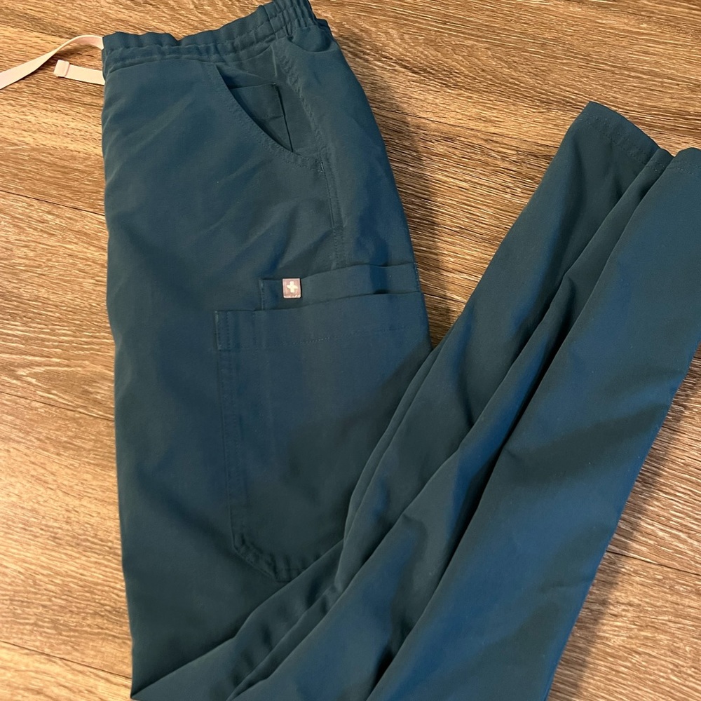Fits scrub pant